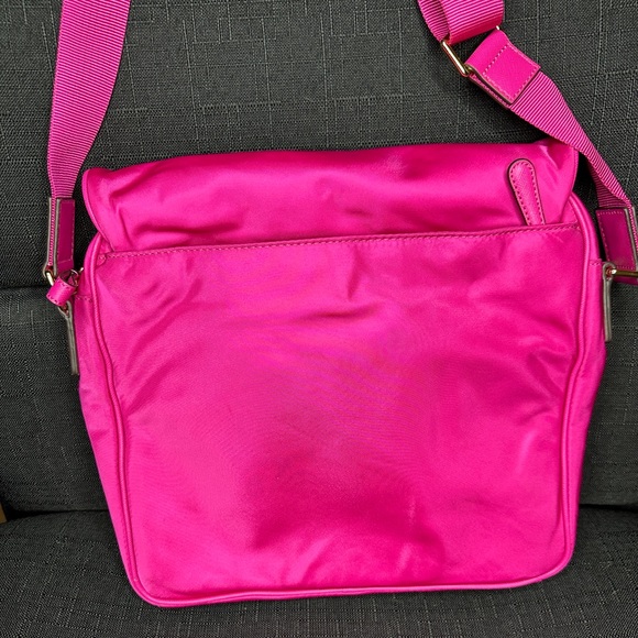NWOT Michael Kors Nylon Large Messenger - Raspberry/Gold - Picture 2 of 6